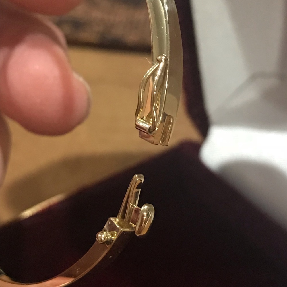 🎉HP🎉Stunning 14KTT Diamond Bangle Bracelet - Picture 4 of 8
